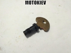 Ключ із гайкою кришки бардачку К-750